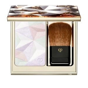 cle de peau Luminizing Face Enhancer